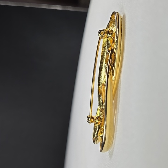 Gold Knot Brooch Pin - Picture 17 of 17